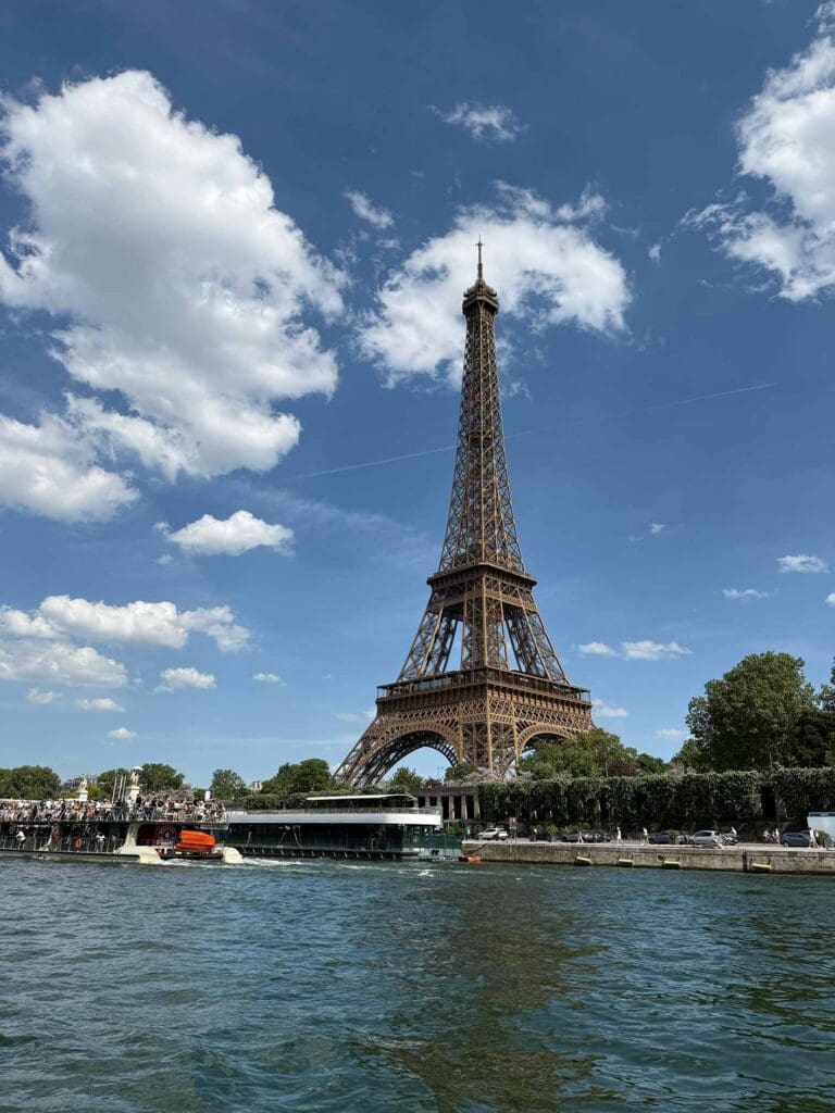 international mailing to paris eiffel tower